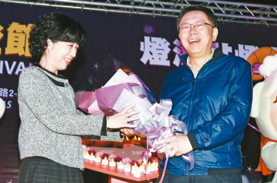 臺北賞燈海柯文哲借花獻妻害羞(圖)