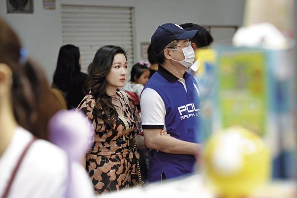 �{�I��(zh��n)�����Ԫ��e���� ȢС19�q�Rβ��63�q�ٮ��̰�