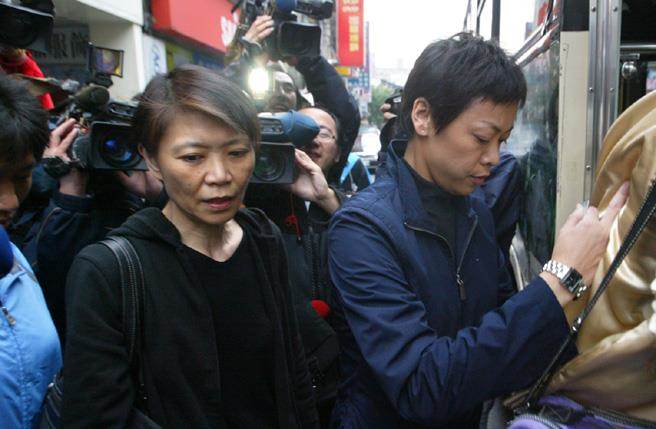 ��Ӣ����߅���һ������k��Ů���l(w��i)�ٱ�������