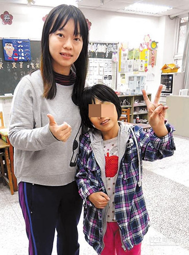 老師為貧童募二手冬衣幾天收到各地?cái)?shù)百箱捐贈(zèng)