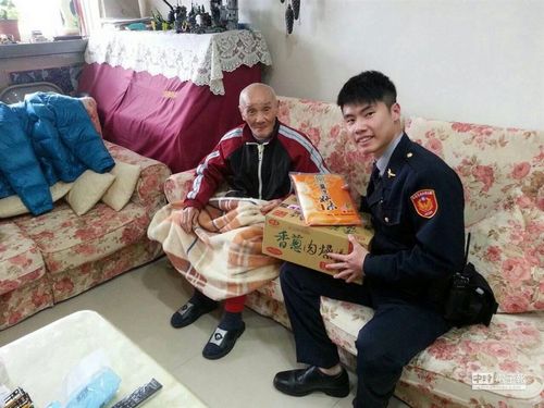 臺灣警界“林書豪”送面關懷獨居老者獲贊(圖)