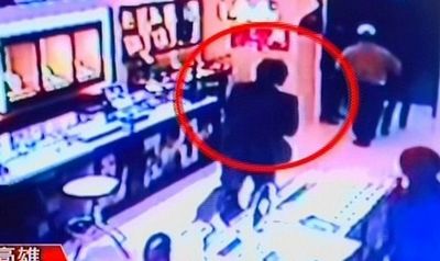 男子搶走價值56萬臺幣珠寶警方靠飲料罐逮人