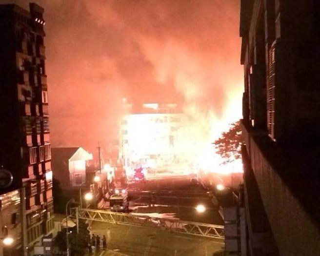高雄氣爆升至25死 有人被炸到5樓頂 高雄氣爆升至25死 有人被炸到5樓頂
