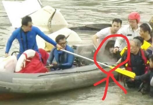 ���d���ӬF���`����Ƭ�������C��ǶȆ��}