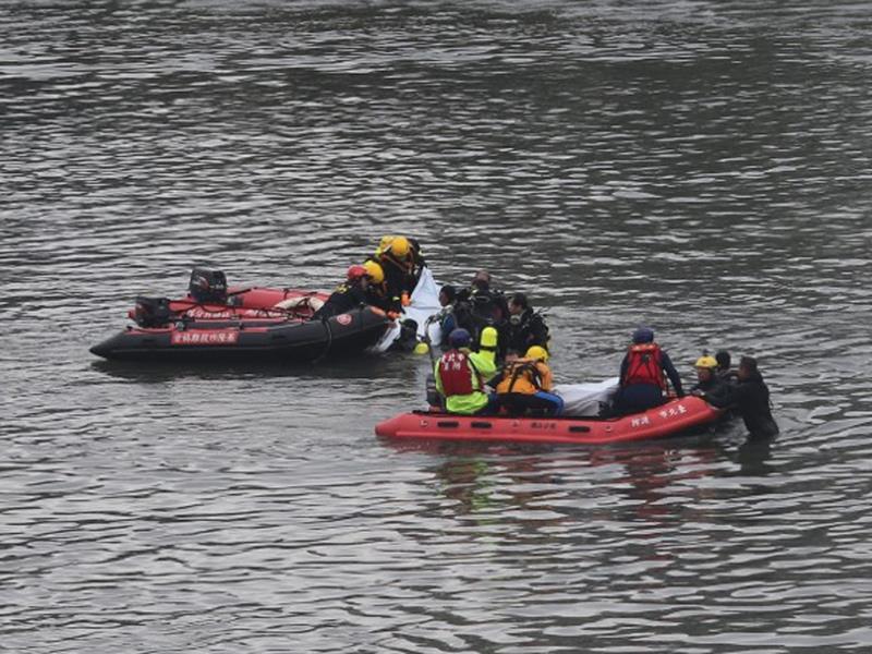 臺灣復(fù)興空難遇難人數(shù)升至33人 2具男性遺體被尋獲 臺灣復(fù)興空難遇難人數(shù)升至33人 2具男性遺體被尋獲