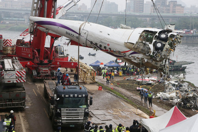 臺灣復(fù)興空難遇難人數(shù)升至33人 2具男性遺體被尋獲 臺灣復(fù)興空難遇難人數(shù)升至33人 2具男性遺體被尋獲