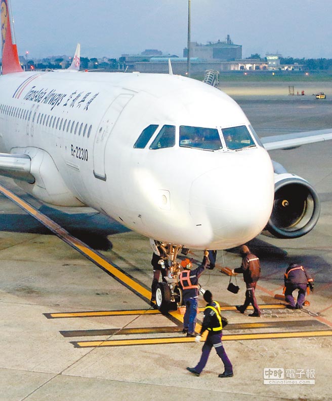 臺灣機師培訓不滿1年就飛 經驗備受考驗 臺灣機師培訓不滿1年就飛 經驗備受考驗