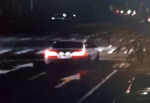 �Oҕ���������°�ɫBMW���º��������