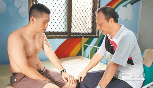 �����ϴ�䶾���^��������ĸ�H�ǻ҉����������D��