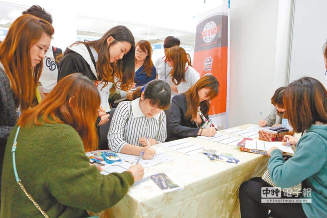 火星文、離譜句太多 臺灣企業面試流行考作文 火星文、離譜句太多 臺灣企業面試流行考作文