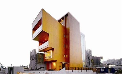 全臺唯一全木建筑吸引人潮 沒用鋼筋鐵釘(圖) 全臺唯一全木建筑吸引人潮 沒用鋼筋鐵釘(圖)