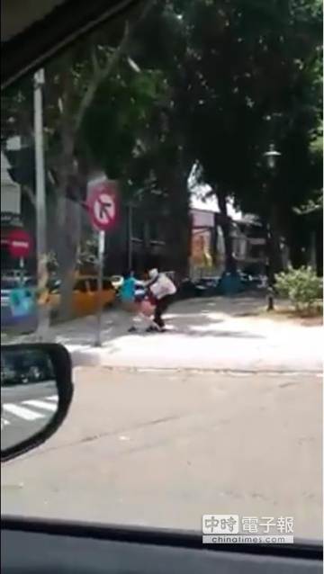 һ��ĸŮ���ֱ��l֫�w�����_ͻ���^��ȫ���������ς��W�j�����_ý���z���棩