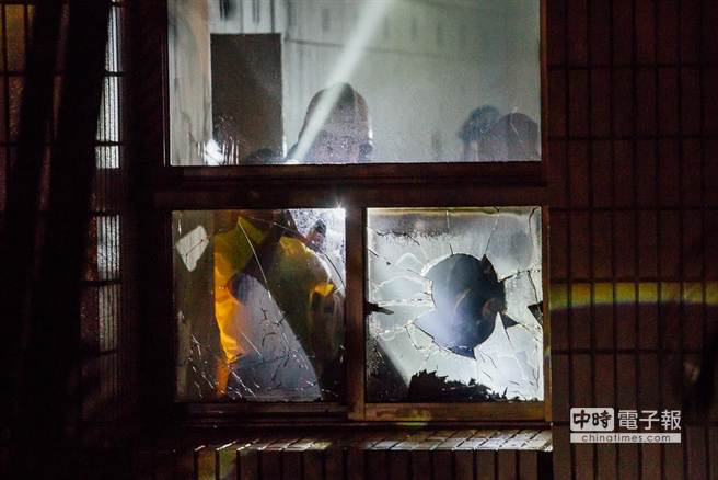 臺(tái)北市府凌晨4時(shí)突發(fā)火警 無(wú)人員傷亡(組圖) 臺(tái)北市府凌晨4時(shí)突發(fā)火警 無(wú)人員傷亡(組圖)