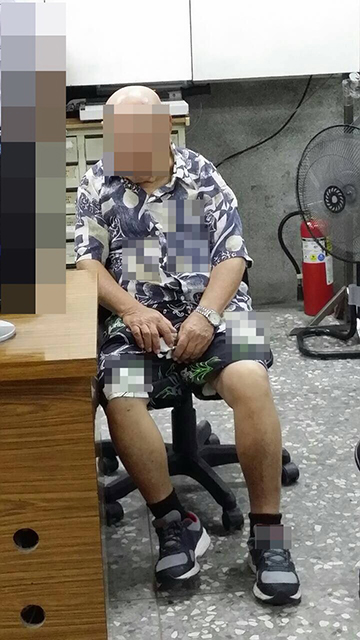 83歲老翁公交上猥褻7歲女童被逮 83歲老翁公交上猥褻7歲女童被逮