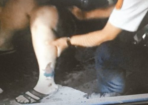 持槍男腳上紋“派大星” 警方打趣:海綿寶寶也救不了你 持槍男腳上紋“派大星” 警方打趣:海綿寶寶也救不了你