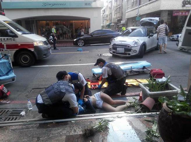 ����15�q��Ů�o���T܇��δ����ȫñ���������r�鲻ͣ�������x�_�rײ܇���ر����t���������_ý�D��