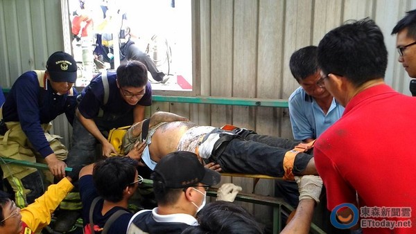 高雄工人不慎跌落5樓高砂石預拌槽 遭活埋身亡 高雄工人不慎跌落5樓高砂石預拌槽 遭活埋身亡