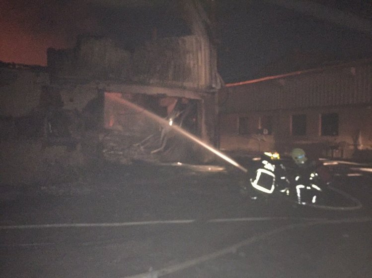 彰化秀水工廠今天凌晨火警 工廠燒毀無人傷 彰化秀水工廠今天凌晨火警 工廠燒毀無人傷