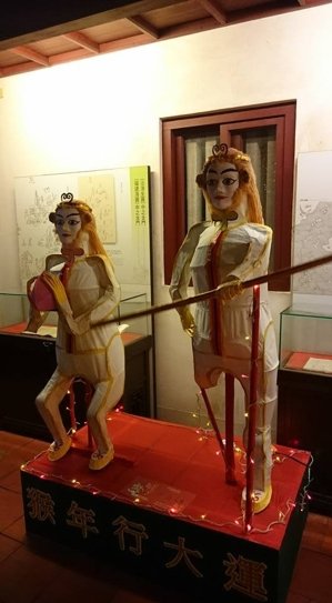 金門詭異花燈超越福祿猴 網友調侃:中元節到了 金門詭異花燈超越福祿猴 網友調侃:中元節到了