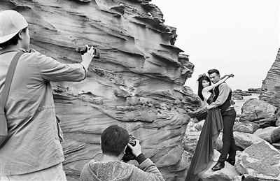 �_������ʯ�ϵĻ鼆�zӰ���D��