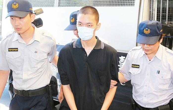 臺灣“最高法院”開庭生死辯論后今天宣判,合議庭依4條殺人罪、22條殺人未遂罪,判處鄭捷死刑、褫奪公權終身確定。 (圖片來源:臺灣《聯(lián)合報》) 臺灣“最高法院”開庭生死辯論后今天宣判,合議庭依4條殺人罪、22條殺人未遂罪,判處鄭捷死刑、褫奪公權終身確定。 (圖片來源:臺灣《聯(lián)合報》)