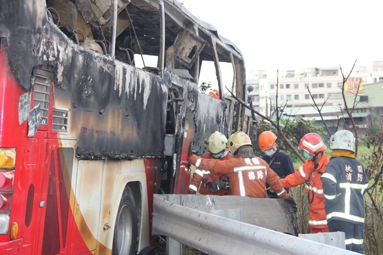 臺灣游覽車起火事故:罹難乘客每人預(yù)估理賠117萬 臺灣游覽車起火事故:罹難乘客每人預(yù)估理賠117萬