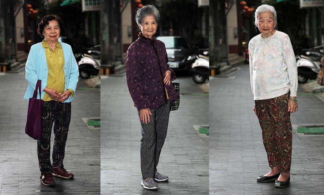 因為幾幅阿公阿嬤的時尚走秀照片,臺南市銀同小區在網絡上火熱起來。(圖片來源:臺灣《聯合晚報》) 因為幾幅阿公阿嬤的時尚走秀照片,臺南市銀同小區在網絡上火熱起來。(圖片來源:臺灣《聯合晚報》)