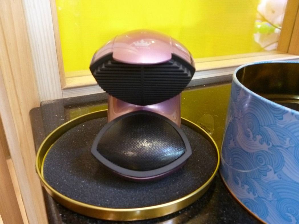 抓娃娃屢戰(zhàn)屢敗 臺一男子用磁鐵巧獲藍(lán)牙音箱(圖) 抓娃娃屢戰(zhàn)屢敗 臺一男子用磁鐵巧獲藍(lán)牙音箱(圖)