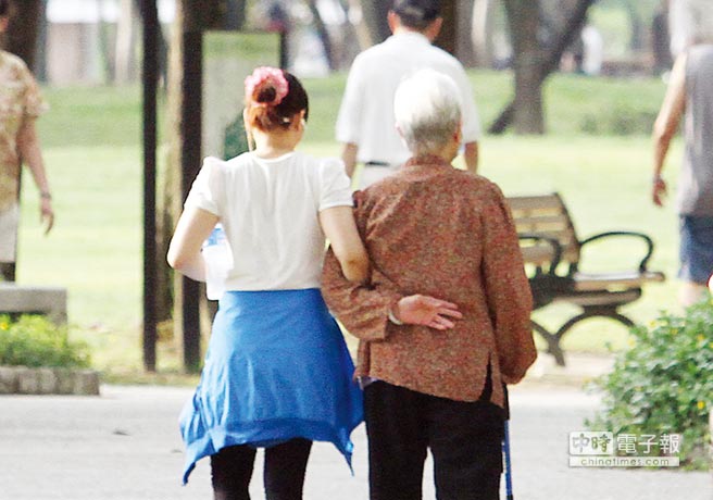 臺灣地區人口新危機:270萬人面臨“孤獨終老” 臺灣地區人口新危機:270萬人面臨“孤獨終老”