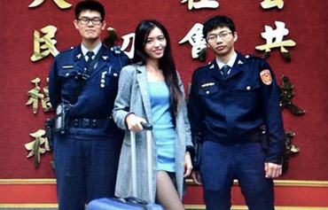 �_����Ů�ս���������` С͵ֻ������