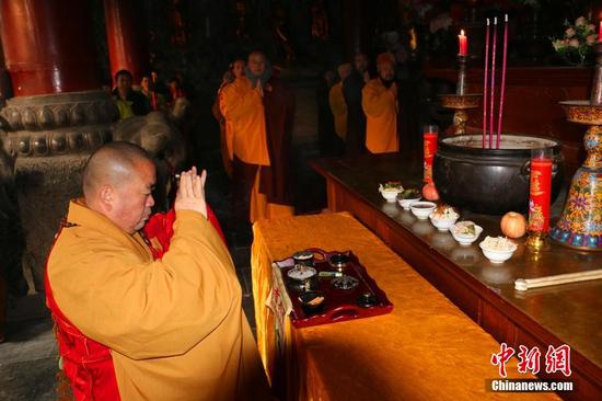 �����D������8�r30�֣������´��ی����������Ŵ���Ў��Iɮ������һ��СҎģ�Ĺ���������ű�������