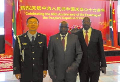 ��־�44�q,�侯�W(xu��)Ժ���ɱ���,�������(gu��)�Z(y��)��W(xu��)Ӣ�Z(y��)����,���A��W(xu��)���������Tʿ,2013��2�����v�Ϸ�,֮ǰ������(gu��)��(d��ng)�^(gu��)����(w��)(li��n)�j(lu��)����