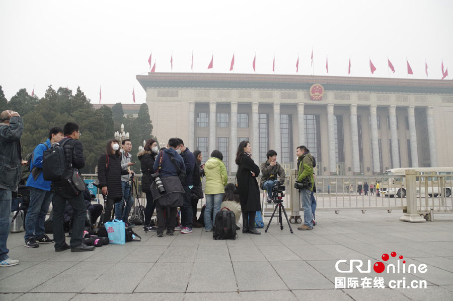 �DƬĬ�J���}