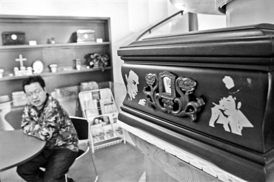 ����W���뚚�𻯰���һ�l���ǻҿ����@ʯ(�D)