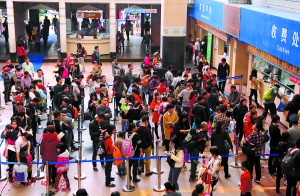 衛(wèi)計委新規(guī)打擊號販 醫(yī)生不準(zhǔn)手寫"加號條" 衛(wèi)計委新規(guī)打擊號販 醫(yī)生不準(zhǔn)手寫"加號條"