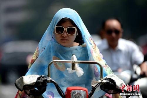 7��26�գ����ݸߜ؁��u���񱊡�ȫ�����b�����С����գ������К����_�l���ߜس�ɫ�A����̖������ǰ�����՚ⶼ׃���˟��ˣ���ꑵ���̩���}��ȵؘO�˸ߜس��^40�档���ڸߜ���ⲻ����̫��׃�������ֹ��������_������߀��Ҫ���_����ǰ��ĸߜؕr�γ��T�� ���|�� �z