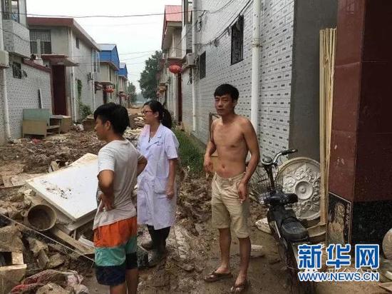 邢臺夫妻同心抗洪災(zāi) 顧不上家中還未斷奶孩子 邢臺夫妻同心抗洪災(zāi) 顧不上家中還未斷奶孩子