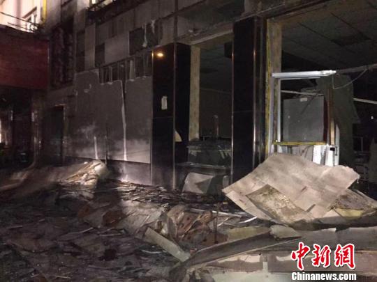 蘭州電石車爆炸多人受傷 周邊居民樓玻璃被震碎 蘭州電石車爆炸多人受傷 周邊居民樓玻璃被震碎