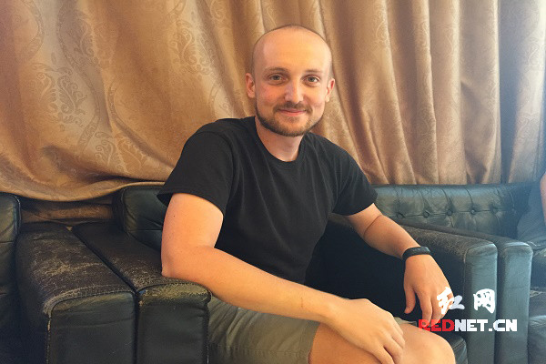 【網絡媒體走轉改】Tyler:像斯諾那樣寫長征故事 【網絡媒體走轉改】Tyler:像斯諾那樣寫長征故事