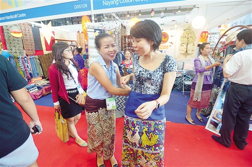 �|�˸�����ɫչƷ������չ���ġ���Ȧ�ۡ��ό�����