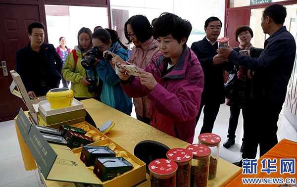 【網(wǎng)絡媒體“走轉(zhuǎn)改”】長征路上的“新?lián)u滾”:班瑪產(chǎn)業(yè)園奏出脫貧致富最強音