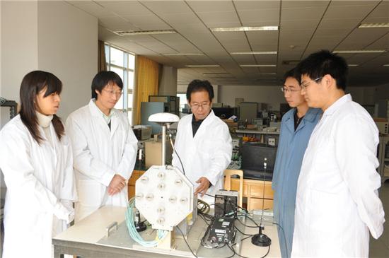 微波雷達團隊在討論細化掛飛試驗方案