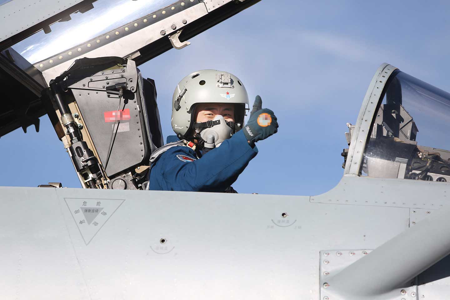 步佳文駕駛戰機 步佳文駕駛戰機