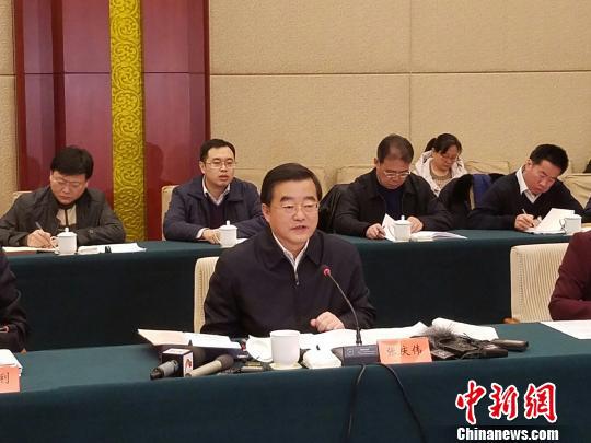 河北省省長張慶偉介紹河北推進京津冀協同發展的相關情況。 宋敏濤 攝