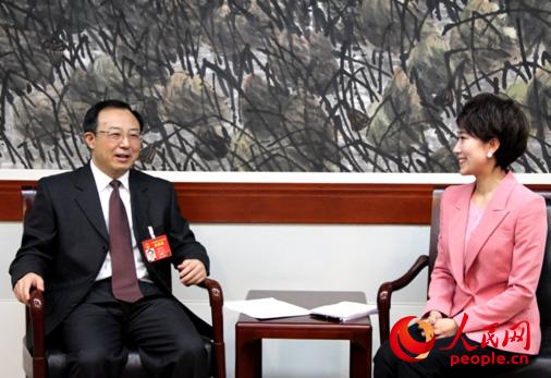 全國(guó)人大代表、江蘇省委副書(shū)記、南京市委書(shū)記吳政隆接受人民網(wǎng)專(zhuān)訪。(人民網(wǎng)記者吳紀(jì)攀攝)