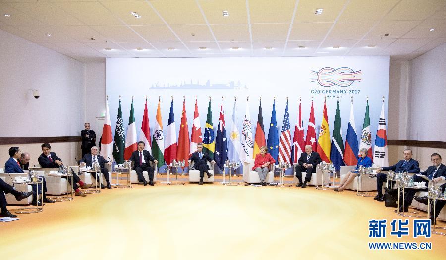 7��7�գ���ʮ�����F(tu��n)�I(l��ng)��(d��o)�˵�ʮ���η��(hu��)�ڵ��h���e�С�������ϯ��(x��)��ƽ��ϯ���l(f��)���}�顶��(ji��n)���_�Ű��ݡ��Ƅ�(d��ng)(li��n)��(d��ng)���L������Ҫ�vԒ���@�Ƿ��(hu��)ǰ����(x��)��ƽ��ϯ��ʮ�����F(tu��n)���(hu��)�I(l��ng)��(d��o)����Մ��(hu��)�����A��ӛ�� ��W(xu��)�� �z