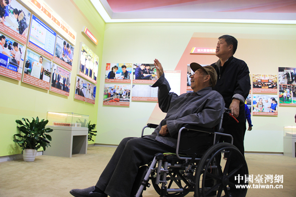 “砥礪奮進(jìn)的五年”成就展:祖國(guó)發(fā)展讓百姓更有底氣 “砥礪奮進(jìn)的五年”成就展:祖國(guó)發(fā)展讓百姓更有底氣