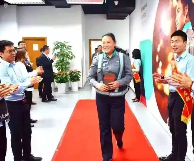 ����Ů���U��4������� ���{���Ԛ���r�����¸����fӢ�Z��