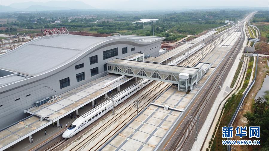 ��������ƽ�r���Ї���ɫ������x˼��ָ���¡����r����������ƪ�¡�����ƽ����ӛ�P���¡��D�Ļ��ӣ���3���L���ǵ��´��������ʮ���塱�չ�֮����L����һ�w���¹���