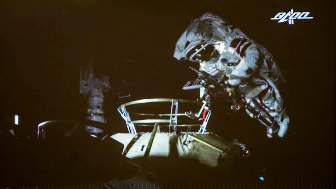 �¾���13��Ԓ�x��13λ���w��Ӣ�ۡ��͟o(w��)��(sh��)�����˵�ĬĬ��(ji��n)��